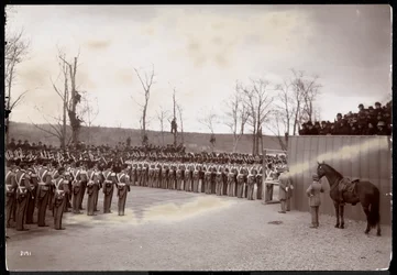 Die Prozession zur Einweihung von Grants Grabmal am Riverside Drive, vermutlich am 27. April 1897, New York (Silbergelatineabzug)